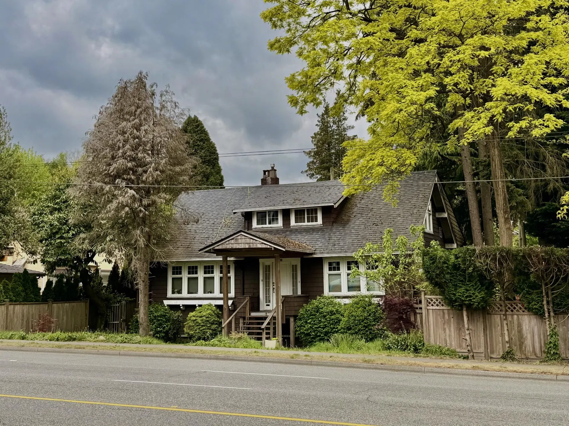 Photo 1 of 1 at 4849 Oak Street