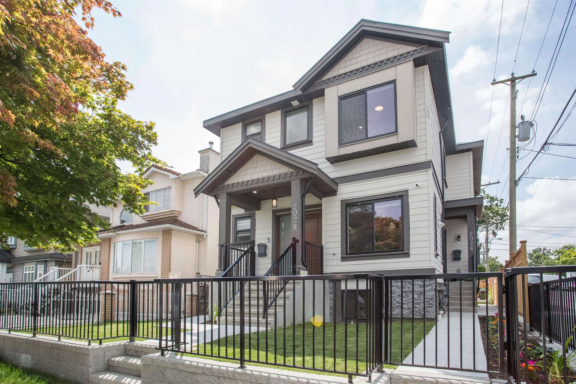 Photo 1 of 28 at 2028 E 42nd Avenue