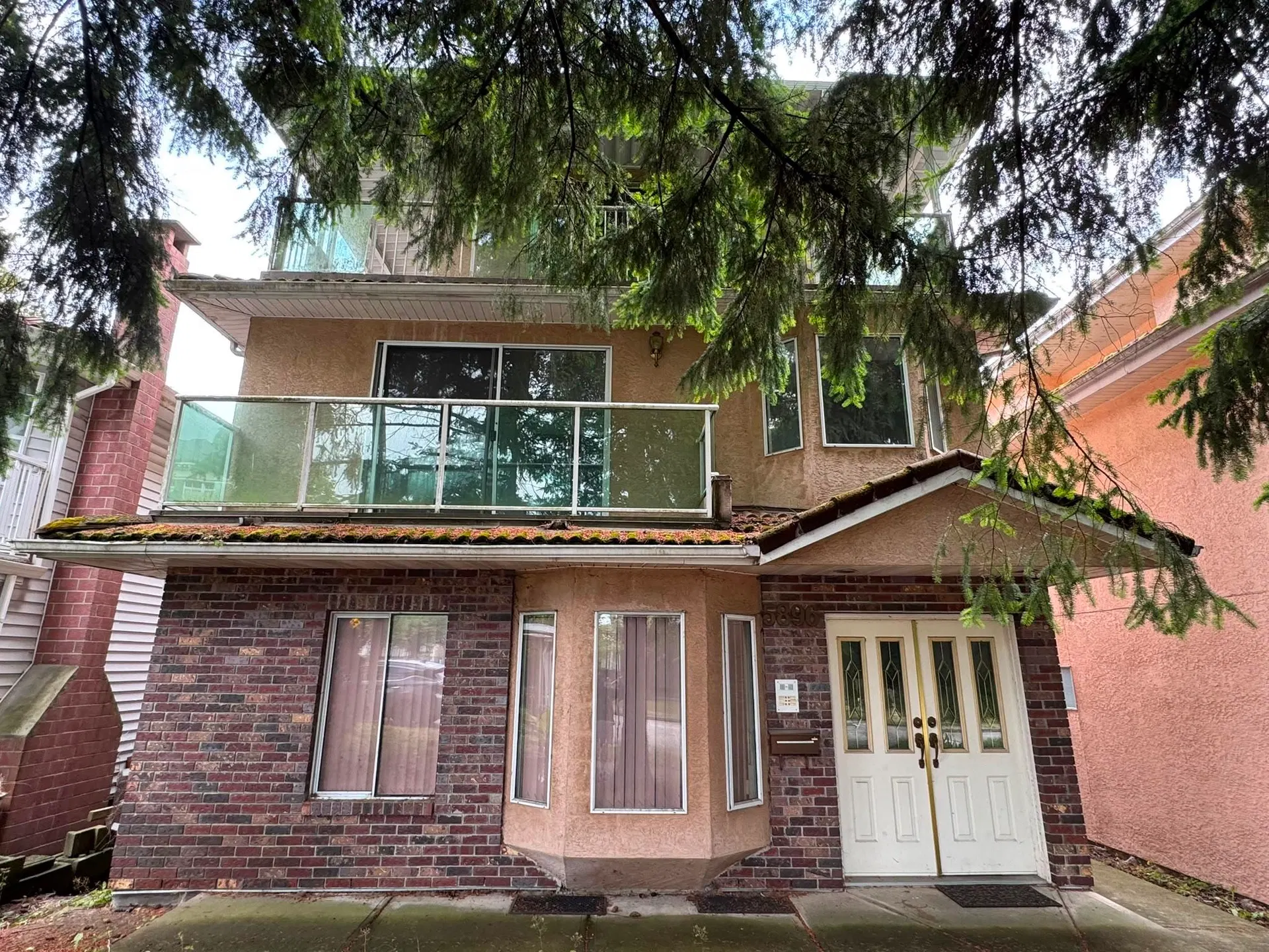 Photo 1 of 2 at 5896 Ontario Street
