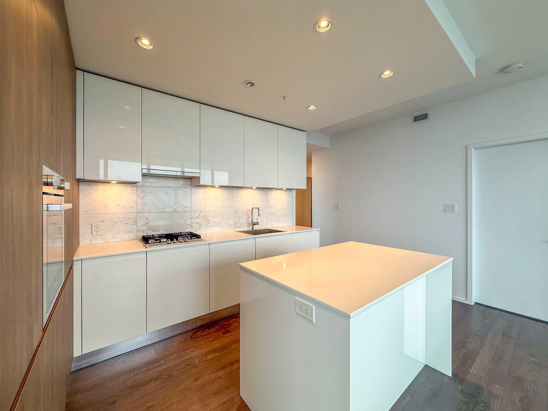 Photo 5 of 33 at #4002 – 4650 Brentwood Boulevard