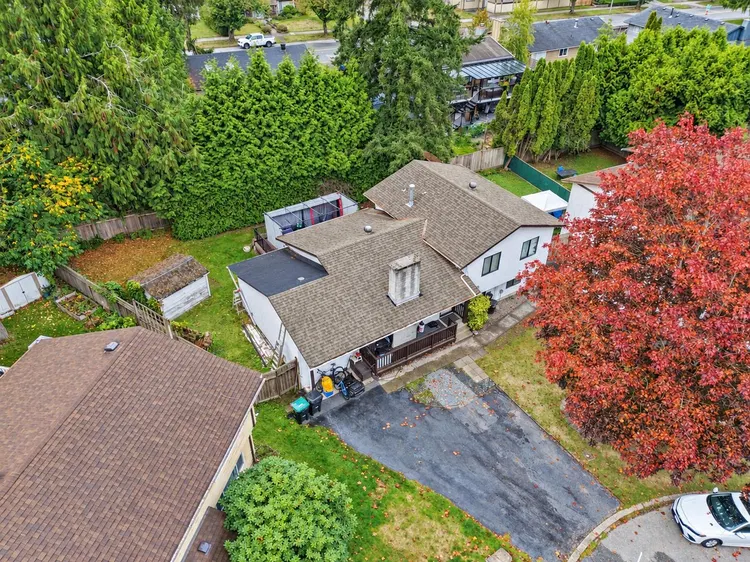 Photo 4 of 36 at 4851 206 Street
