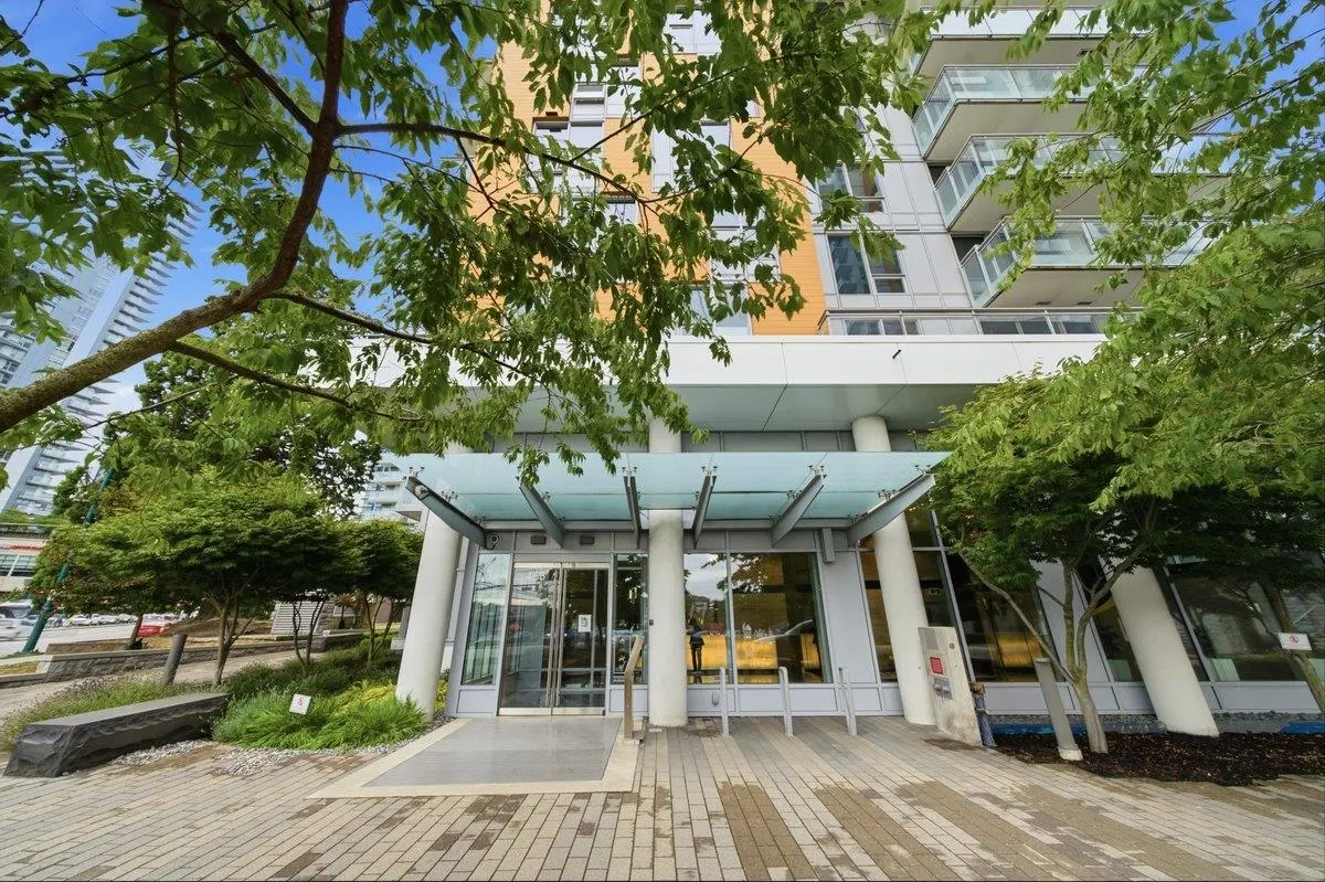 Photo 2 of 24 at #1806 – 455 SW Marine Drive