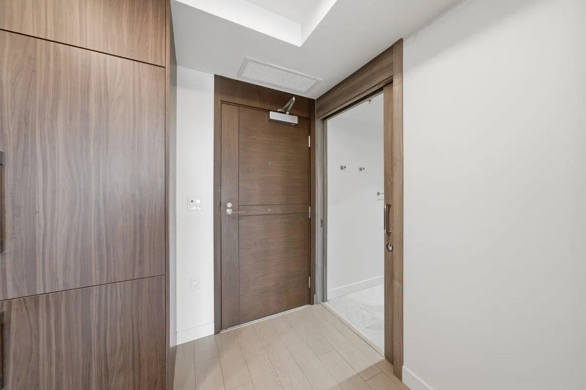 Photo 5 of 24 at #1806 – 455 SW Marine Drive