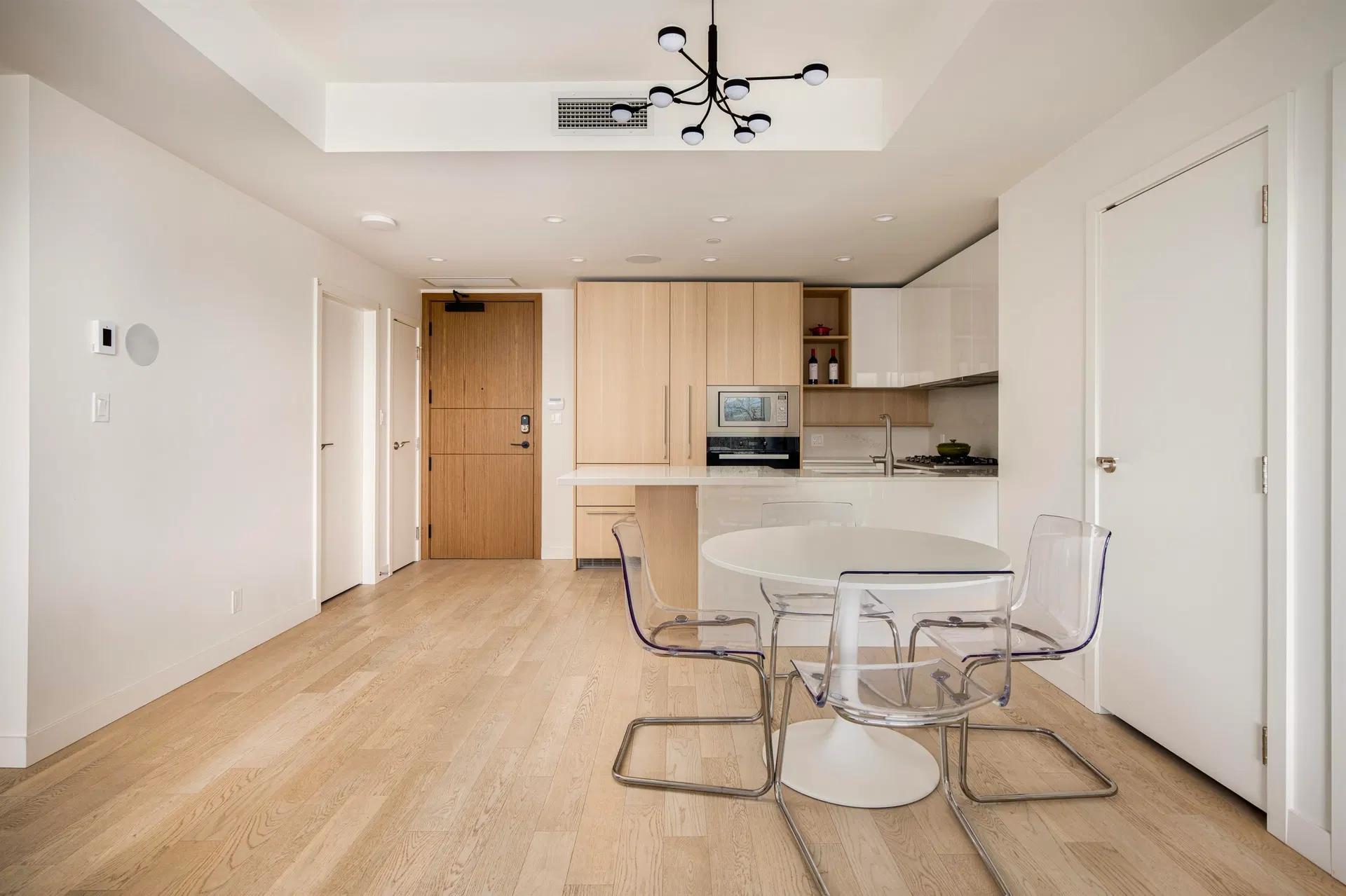 Photo 4 of 30 at #406 – 6833 Pearson Way