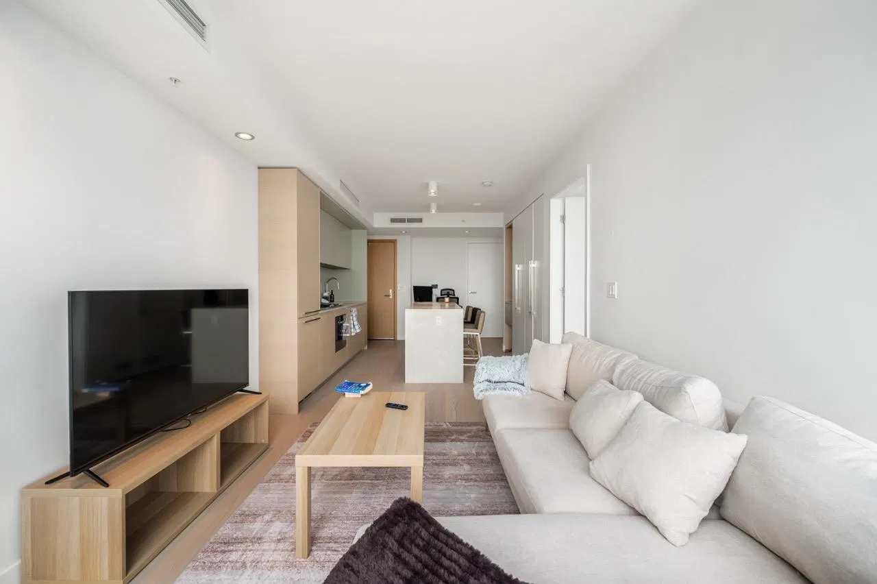 Photo 4 of 22 at #3308 – 1289 Hornby Street