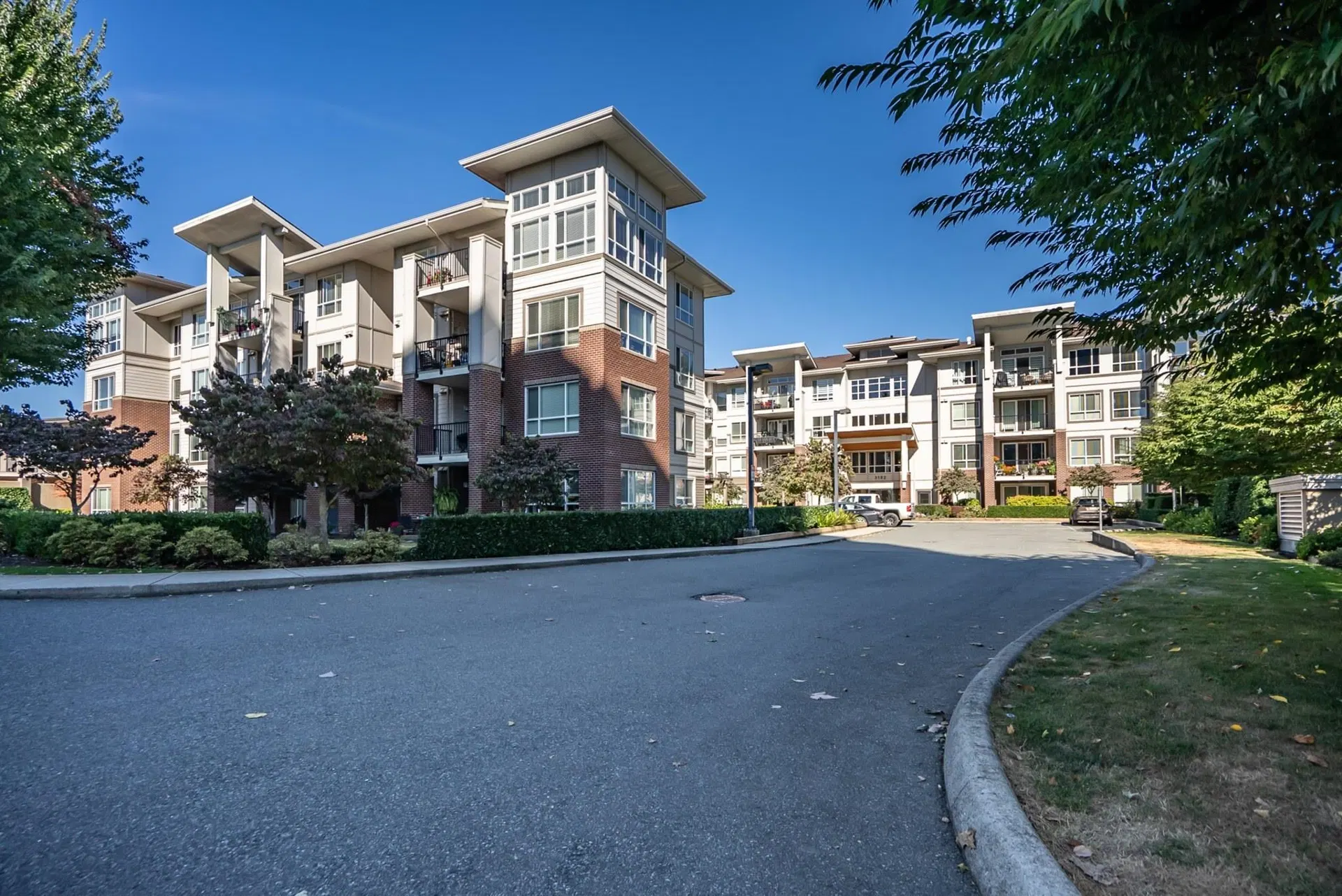 #403 – 3192 Gladwin Road