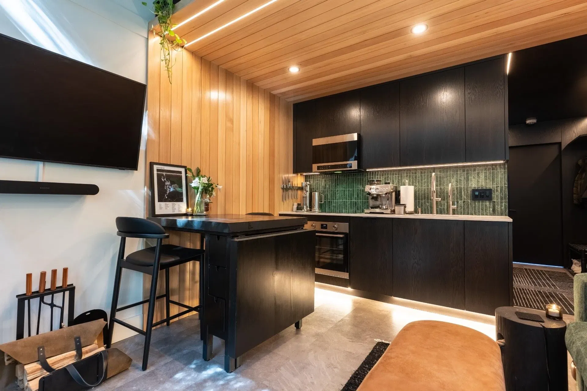 Photo 5 of 24 at #3 – 2158 Sarajevo Drive
