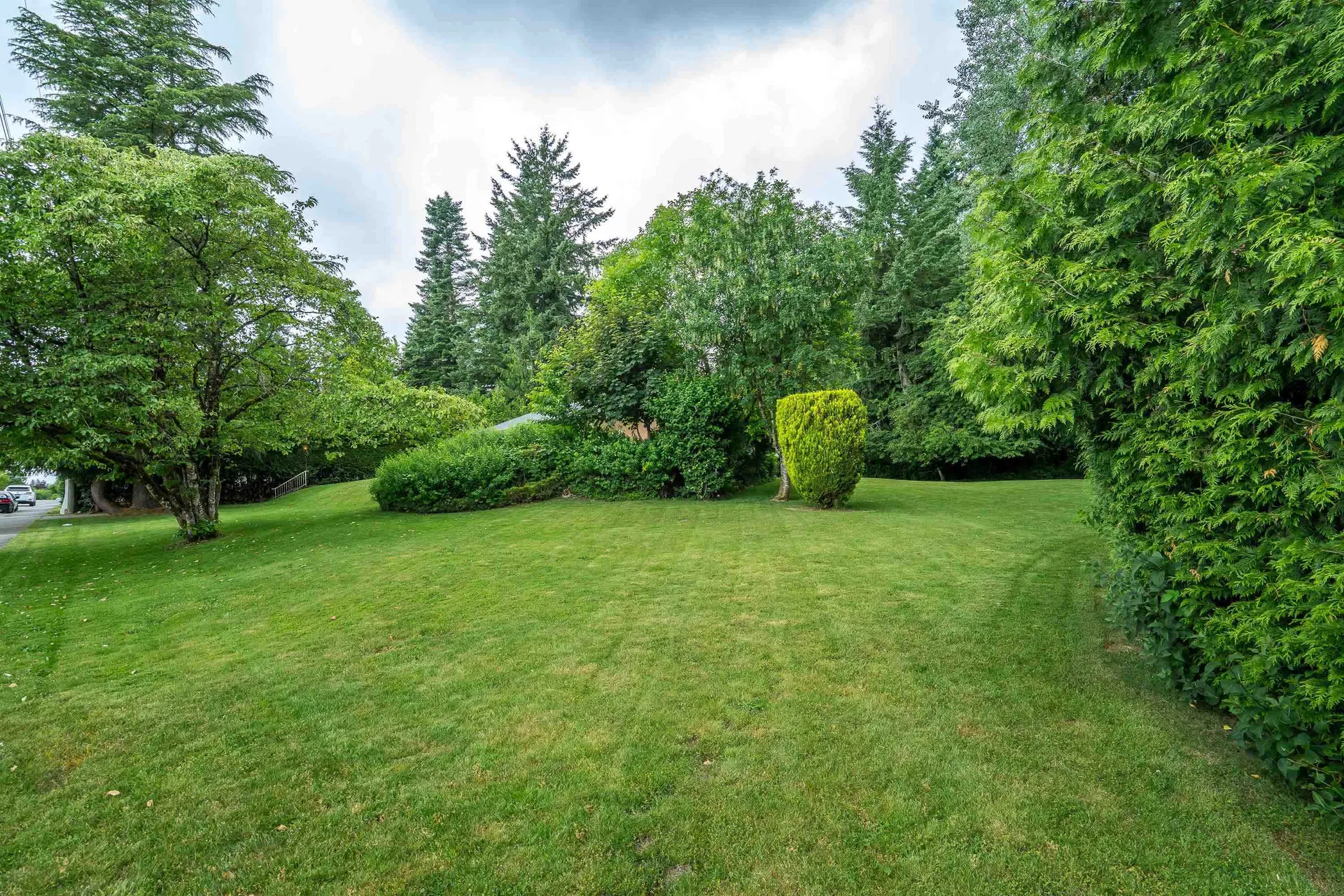 Photo 3 of 26 at 15875 101a Avenue