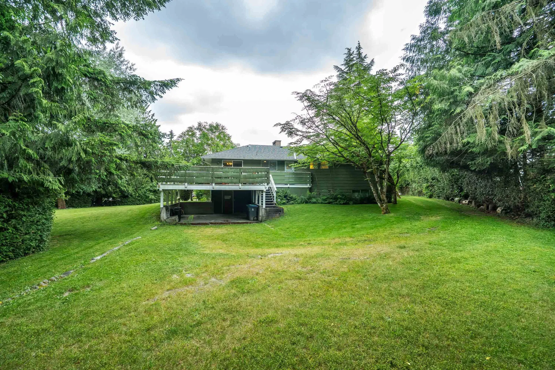 Photo 4 of 26 at 15875 101a Avenue