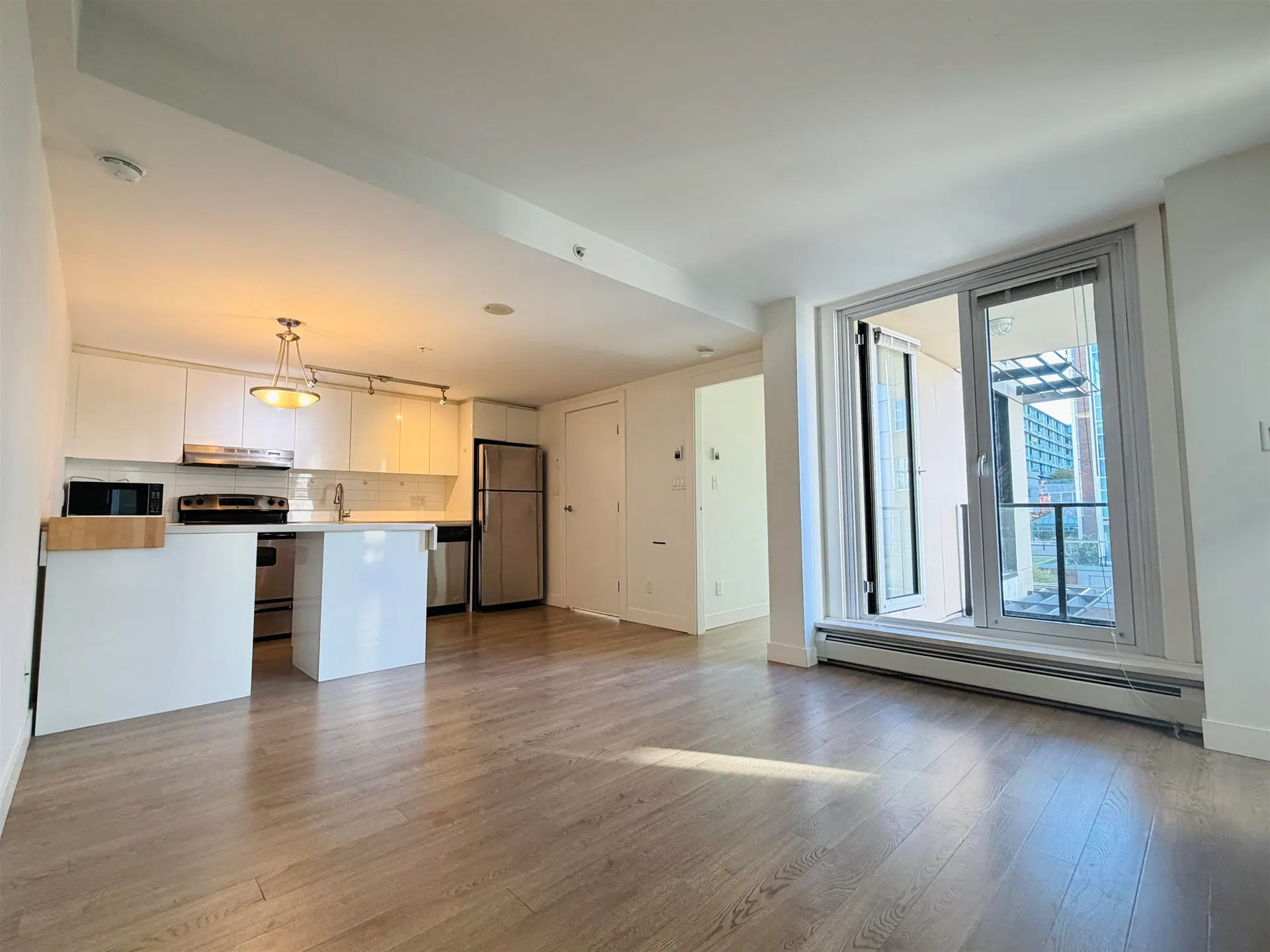 #603 – 555 W 7th Avenue