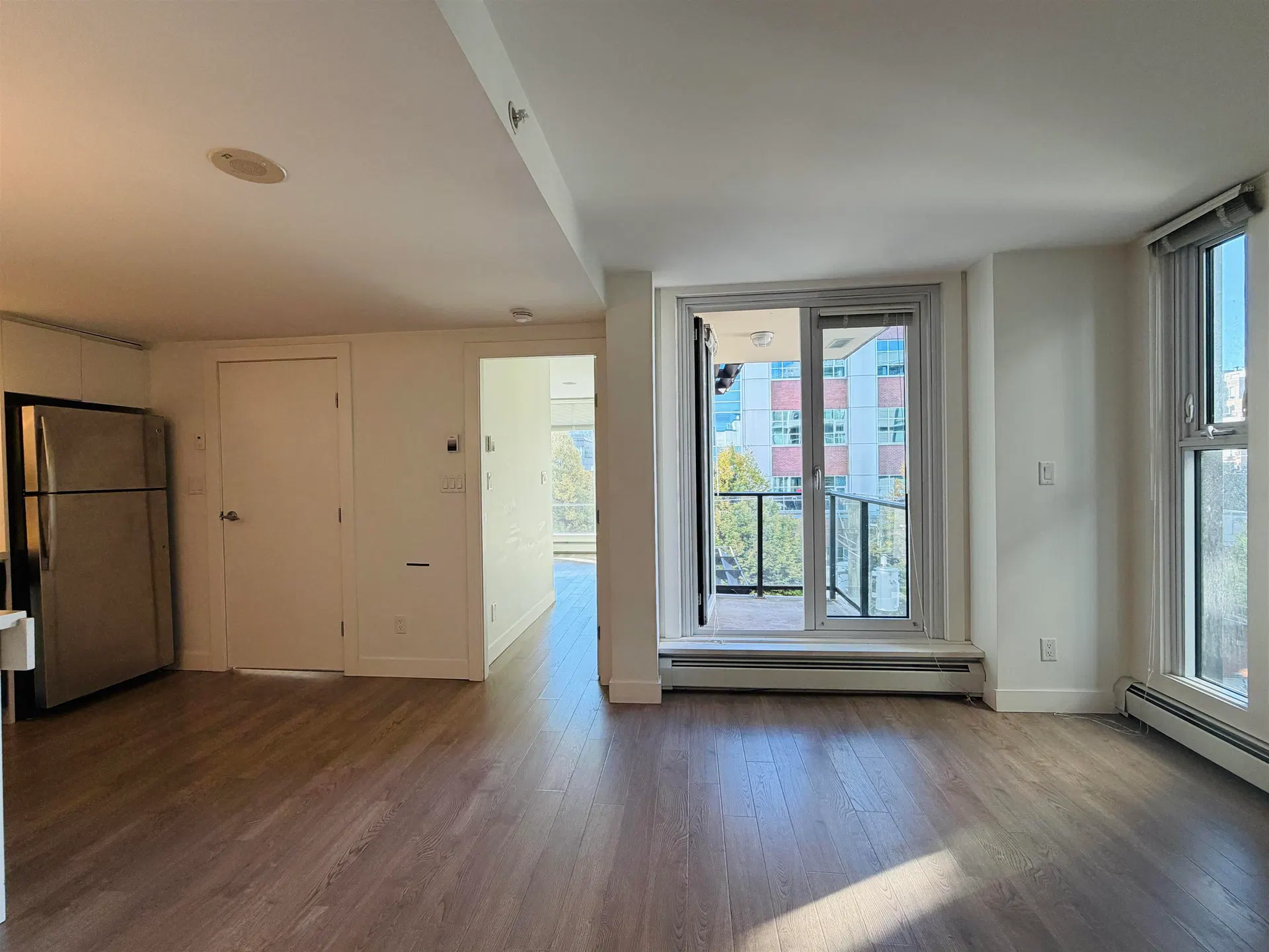 Photo 5 of 11 at #603 – 555 W 7th Avenue