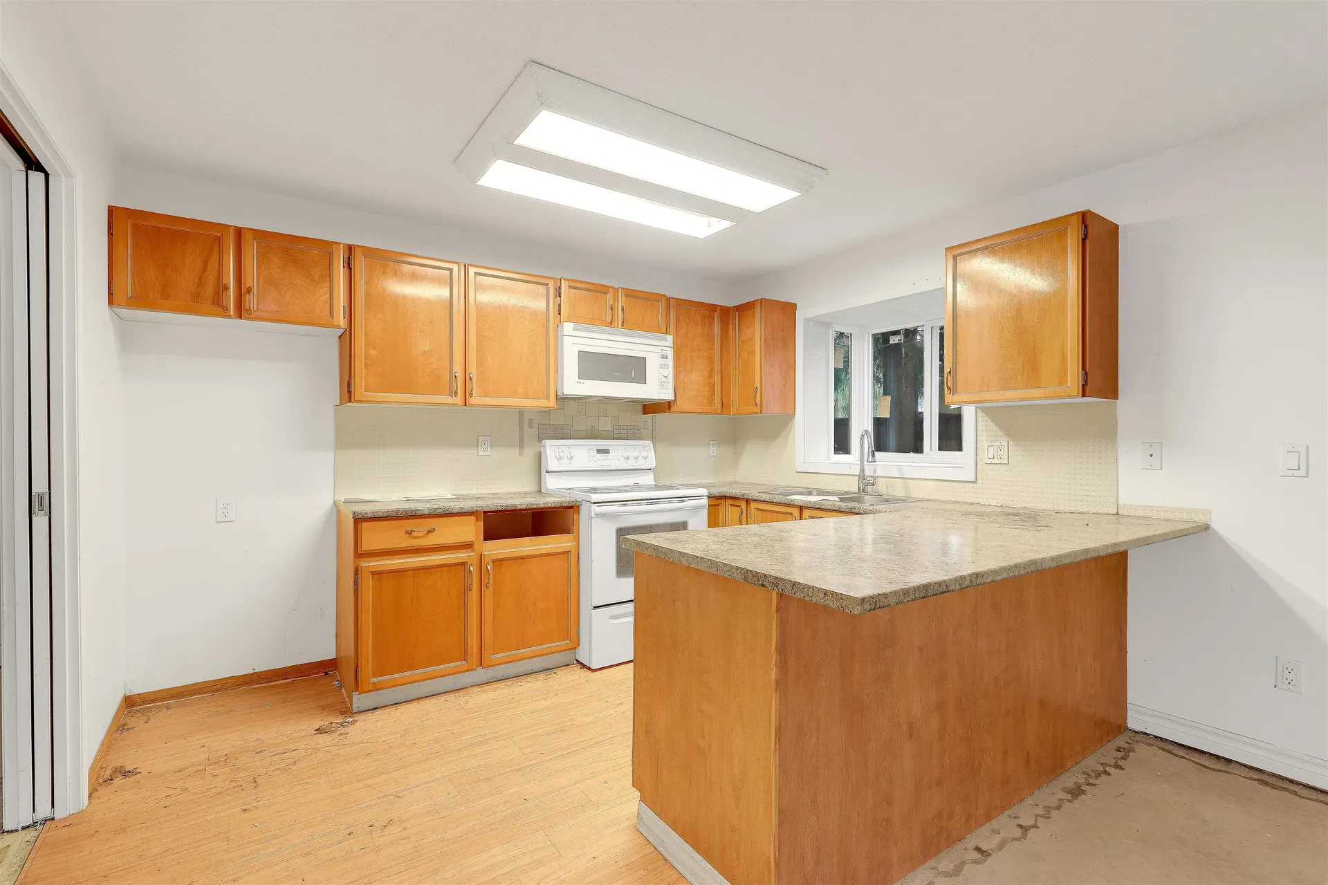 Photo 2 of 38 at #101 – 13858 102 Avenue