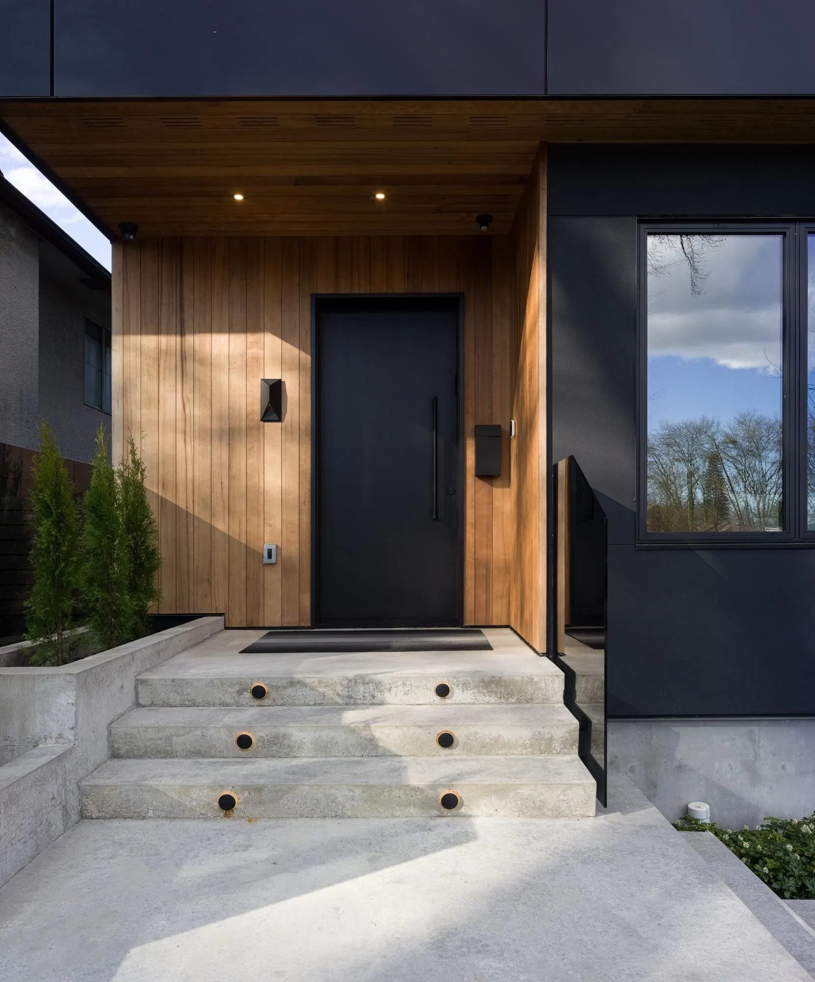 Photo 4 of 40 at 91 E 40th Avenue