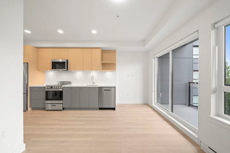 Photo 3 of 28 at #412 – 10777 138 Street