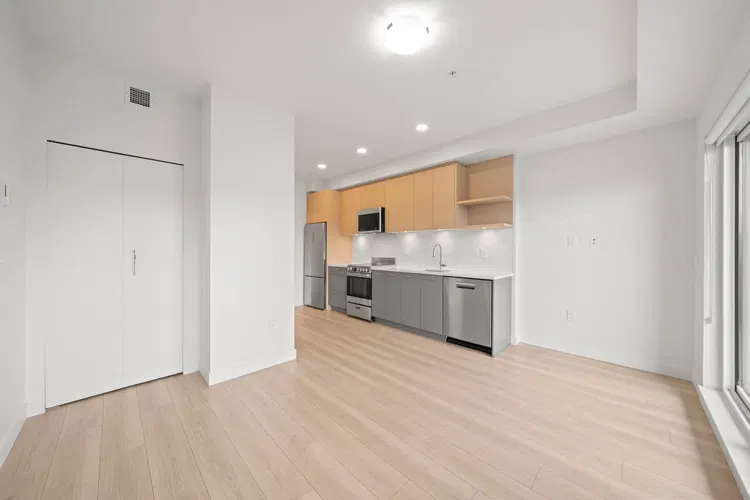 Photo 4 of 28 at #412 – 10777 138 Street