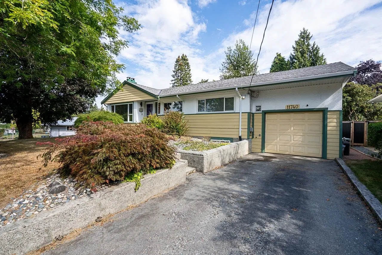 Photo 3 of 40 at 11740 Carshill Street