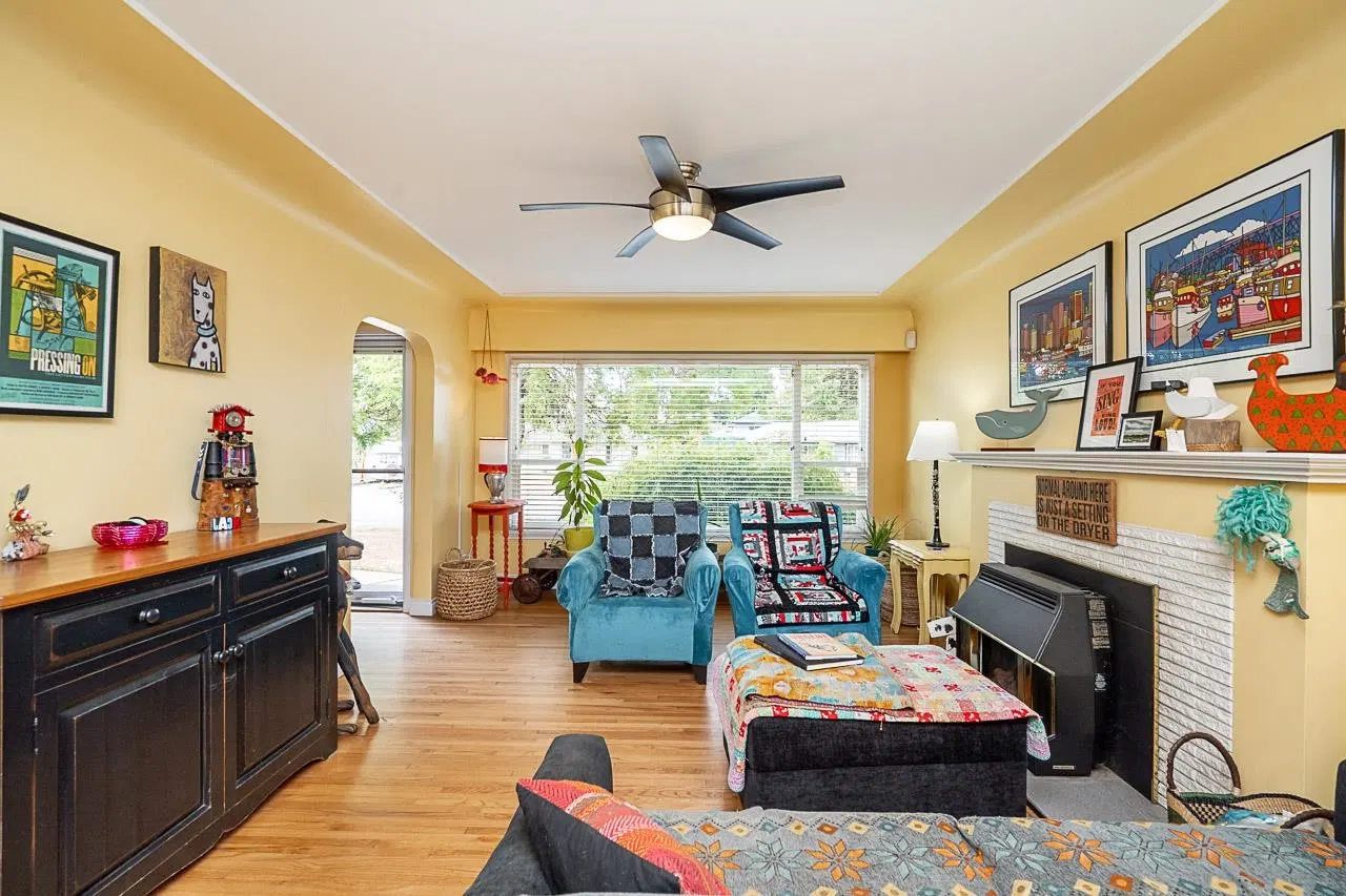 Photo 5 of 40 at 11740 Carshill Street