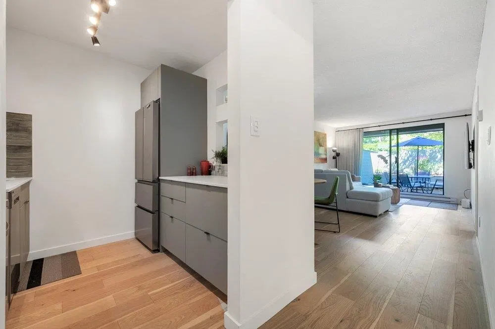 Photo 3 of 26 at #208 – 2119 Bellevue Avenue