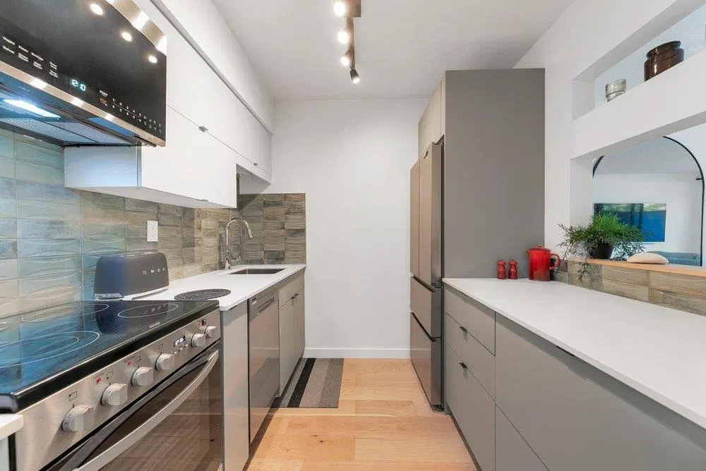 Photo 4 of 26 at #208 – 2119 Bellevue Avenue