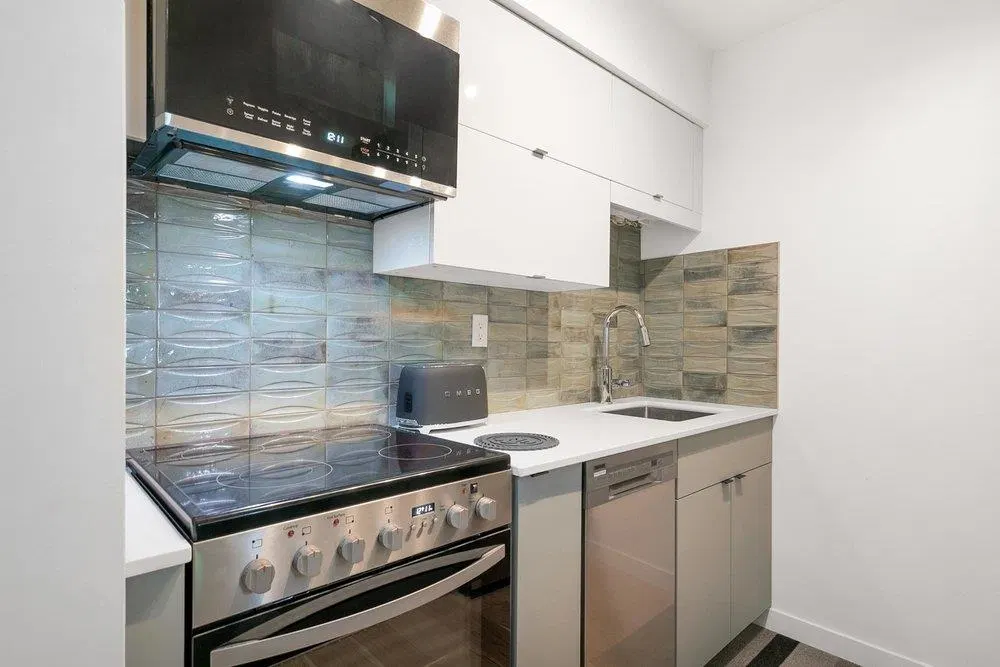 Photo 5 of 26 at #208 – 2119 Bellevue Avenue