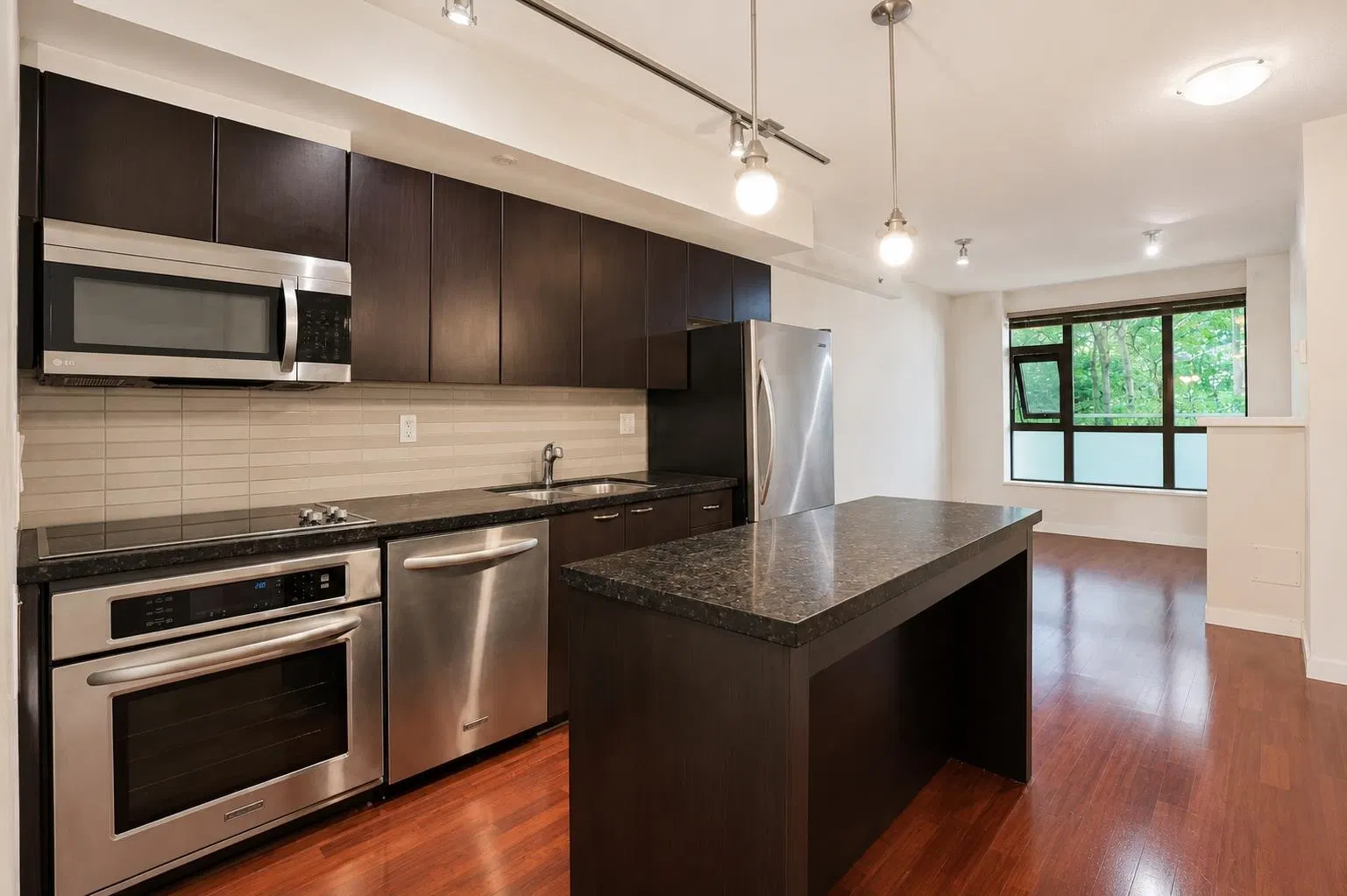 Photo 4 of 25 at #201 – 538 Smithe Street