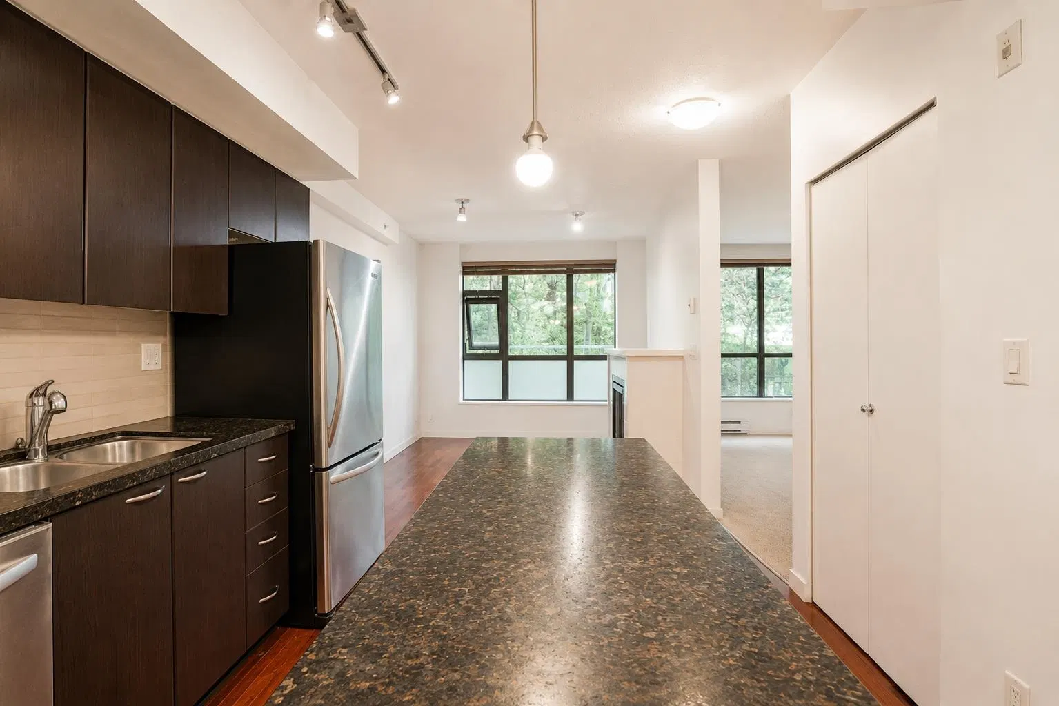 Photo 5 of 25 at #201 – 538 Smithe Street