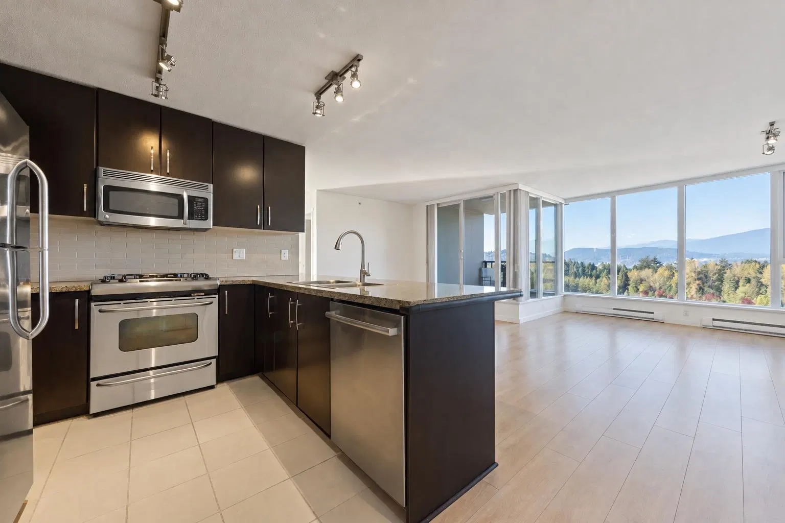 Photo 3 of 31 at #1603 – 651 Nootka Way