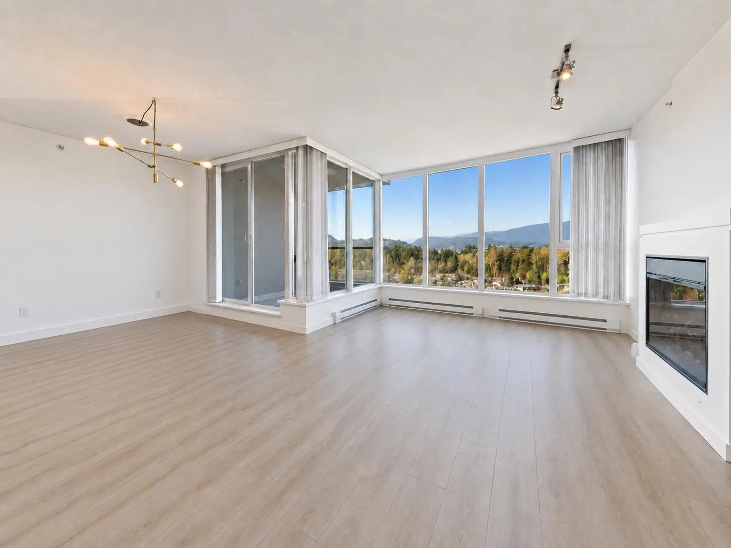 Photo 4 of 31 at #1603 – 651 Nootka Way