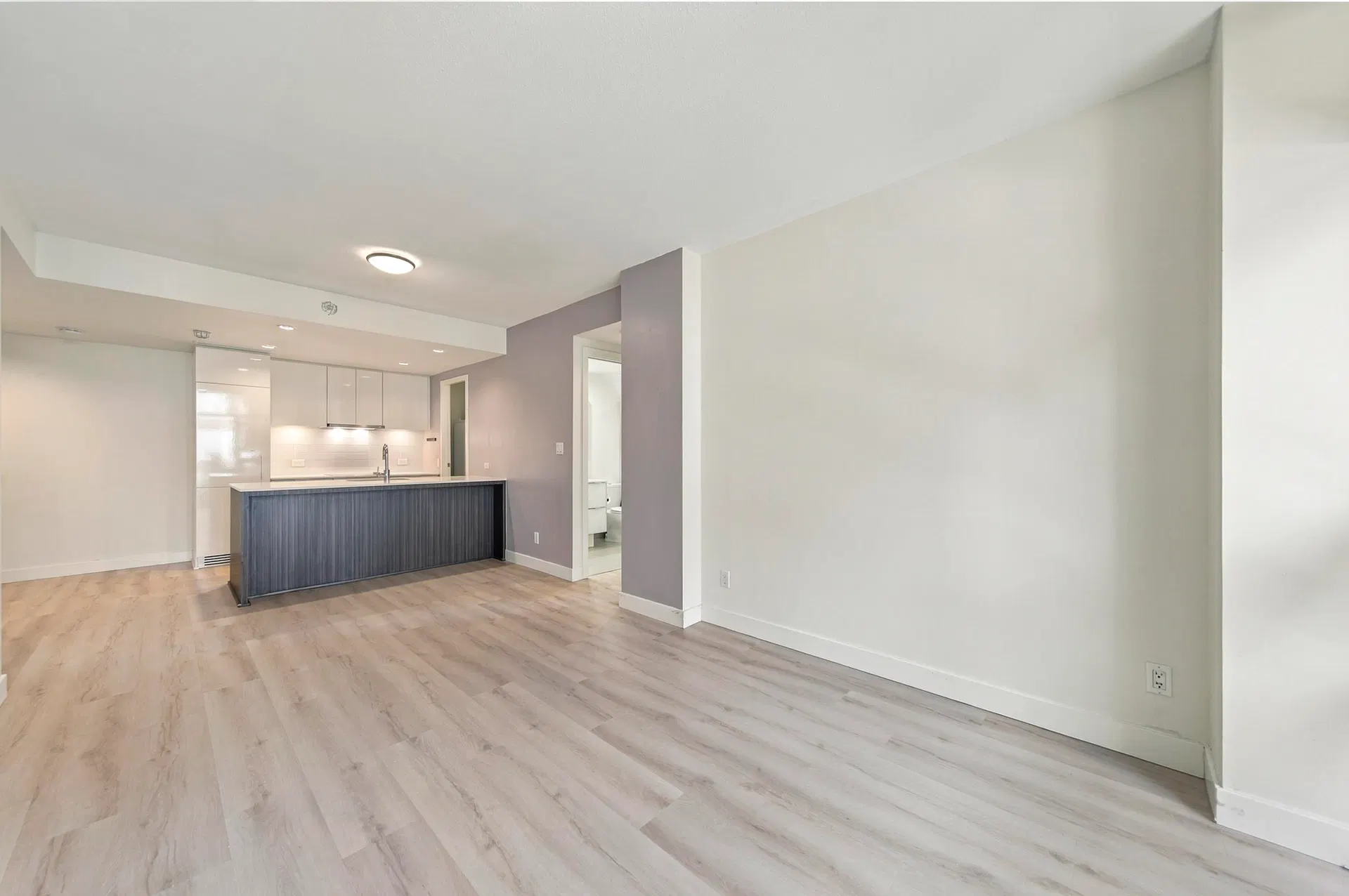 Photo 3 of 27 at #301 – 1308 Hornby Street