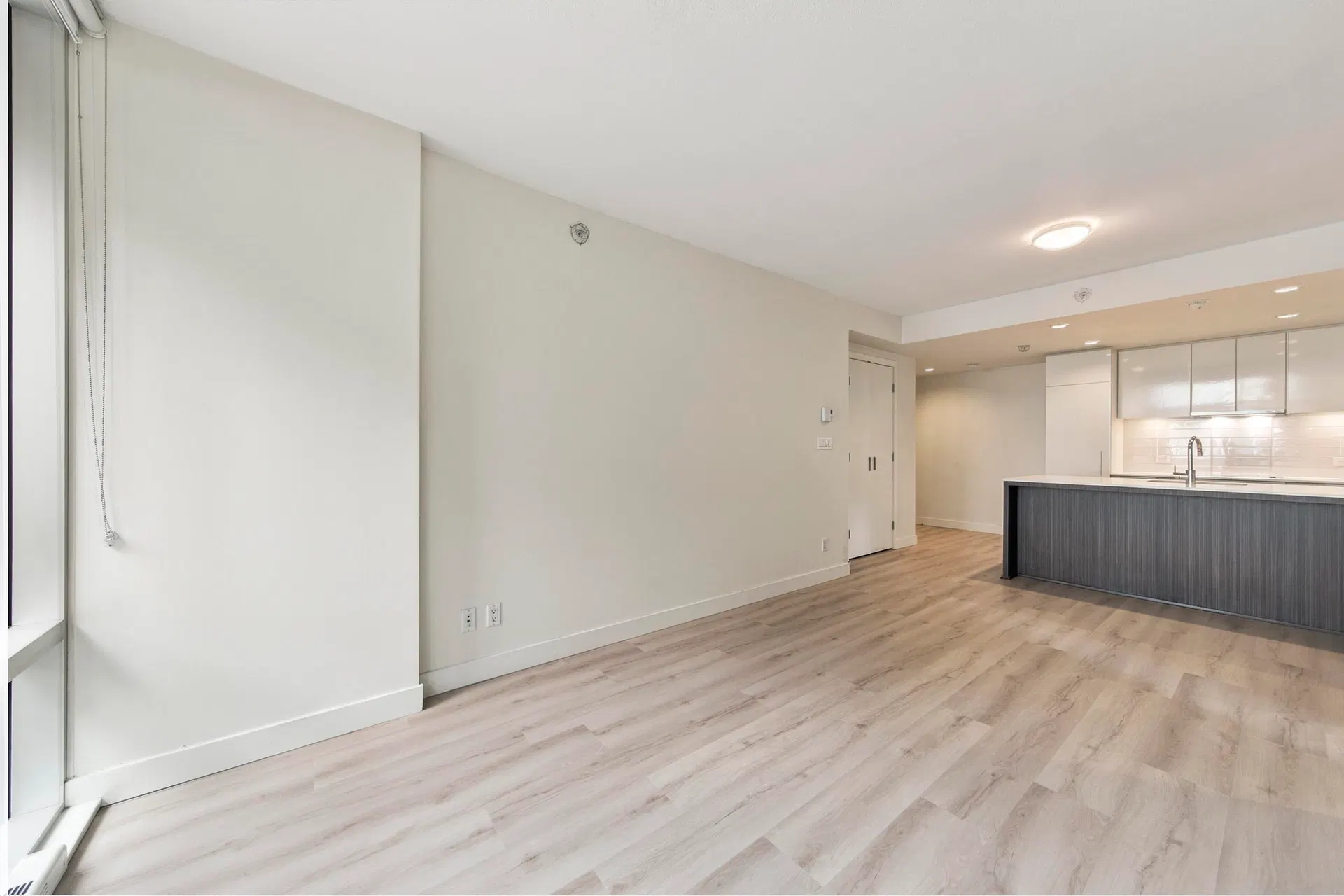 Photo 4 of 27 at #301 – 1308 Hornby Street