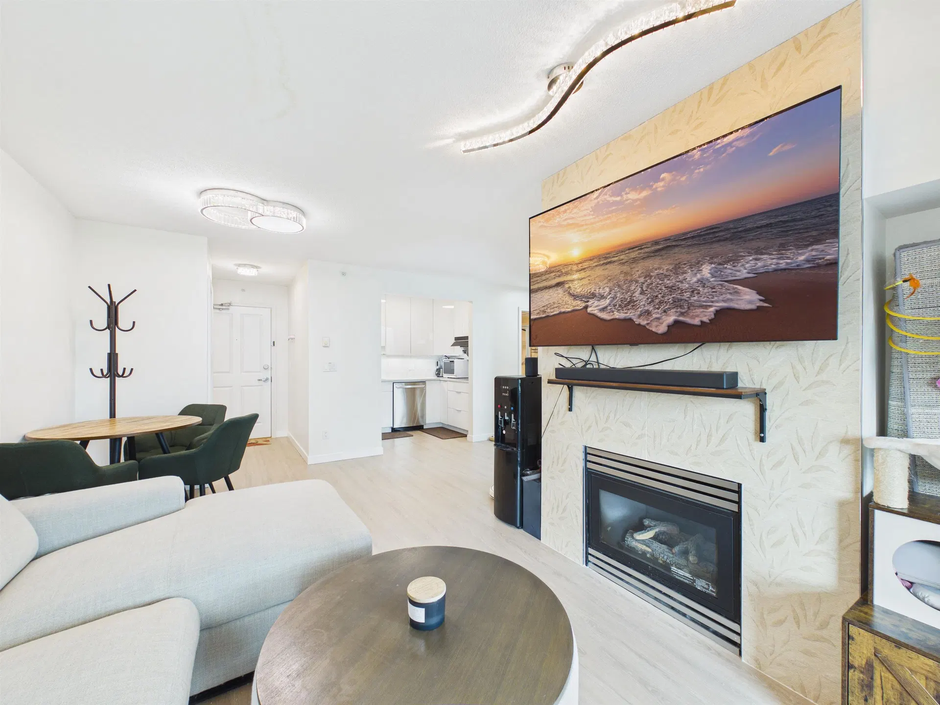 Photo 4 of 24 at #501 – 6611 Southoaks Crescent