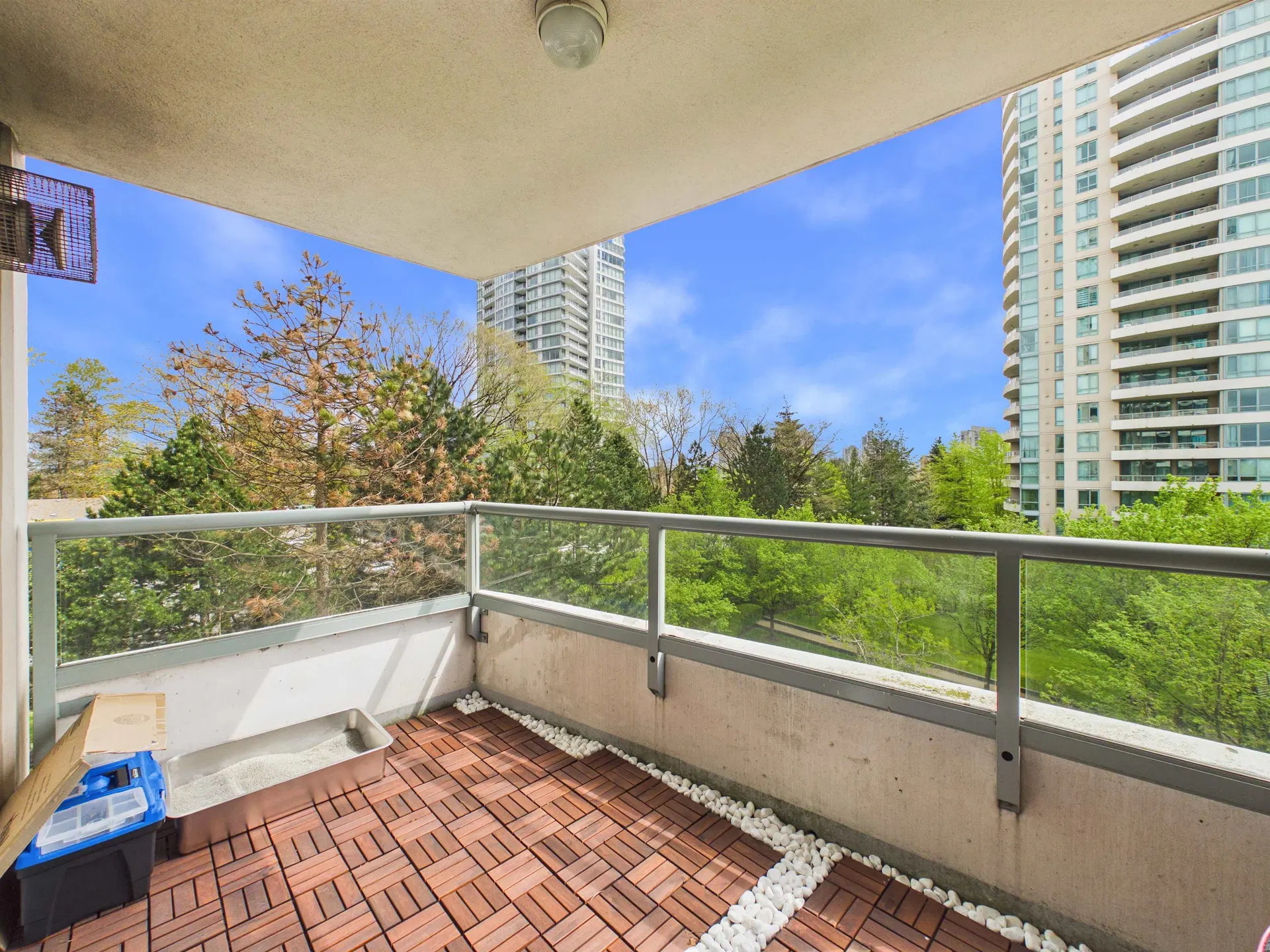 Photo 5 of 24 at #501 – 6611 Southoaks Crescent