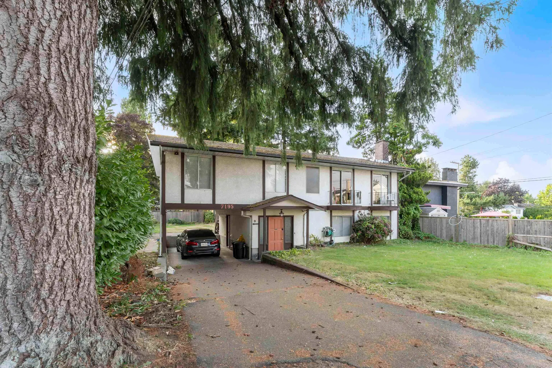 Photo 2 of 25 at 7195 115 Street