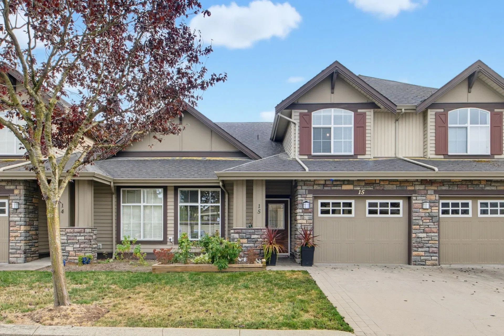 #15 – 6577 Southdowne Place