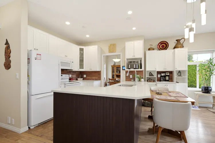 Photo 4 of 40 at #147 – 33751 7 Avenue