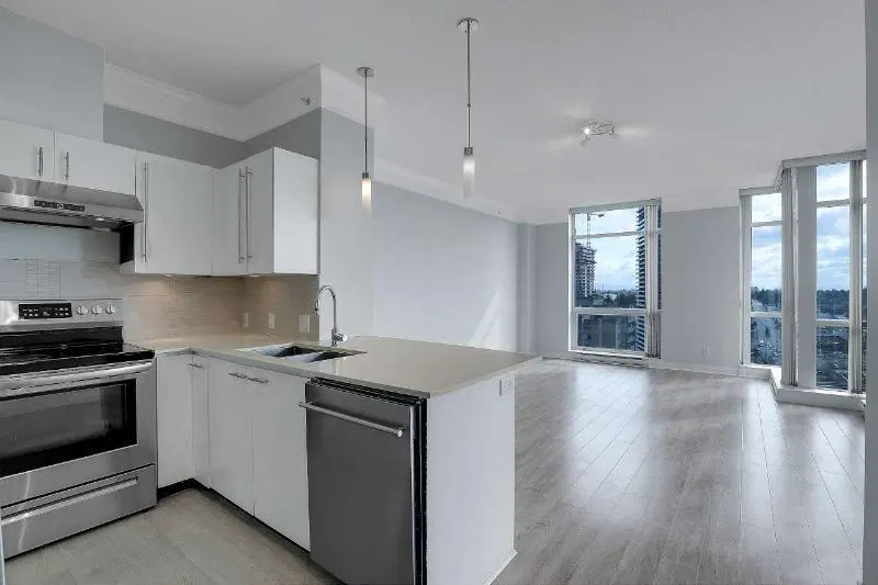 Photo 5 of 28 at #1704 – 13399 104 Avenue