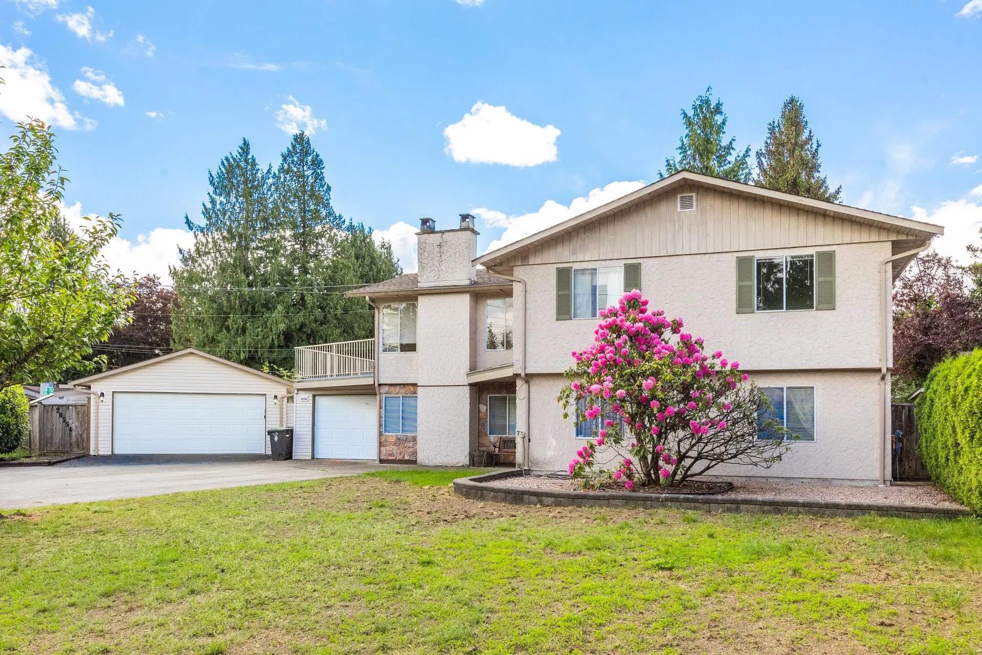 Photo 3 of 39 at 20554 43a Avenue