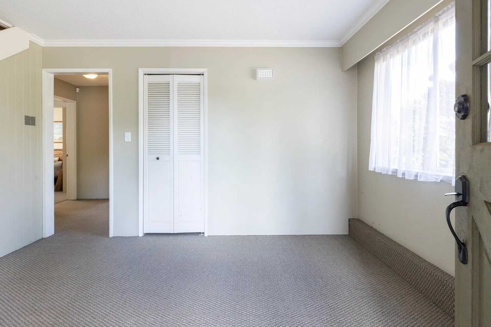 Photo 4 of 39 at 20554 43a Avenue