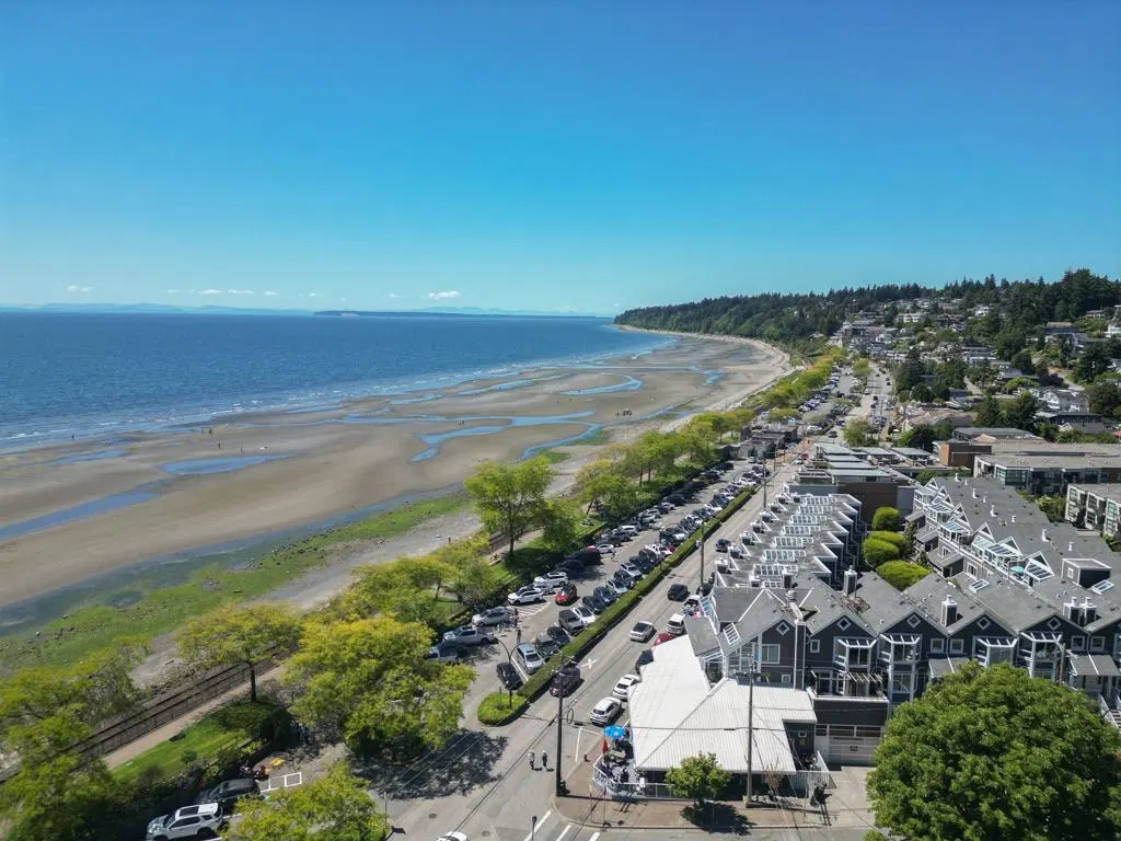 Photo 2 of 34 at #201 – 14881 Marine Drive