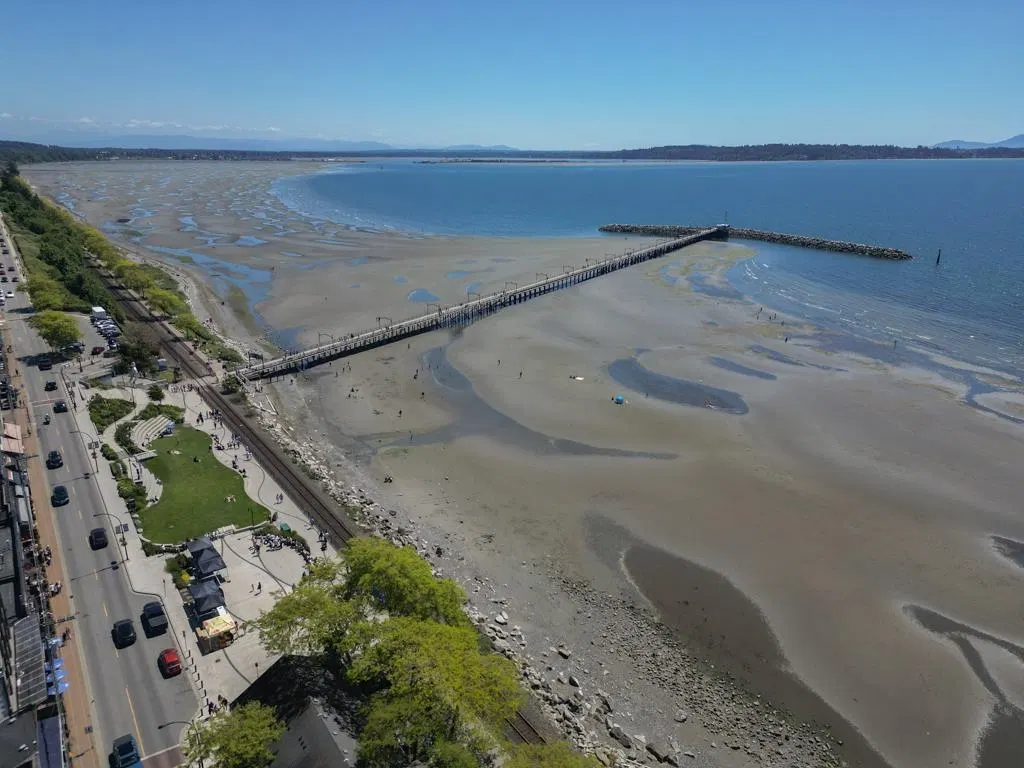 Photo 4 of 34 at #201 – 14881 Marine Drive