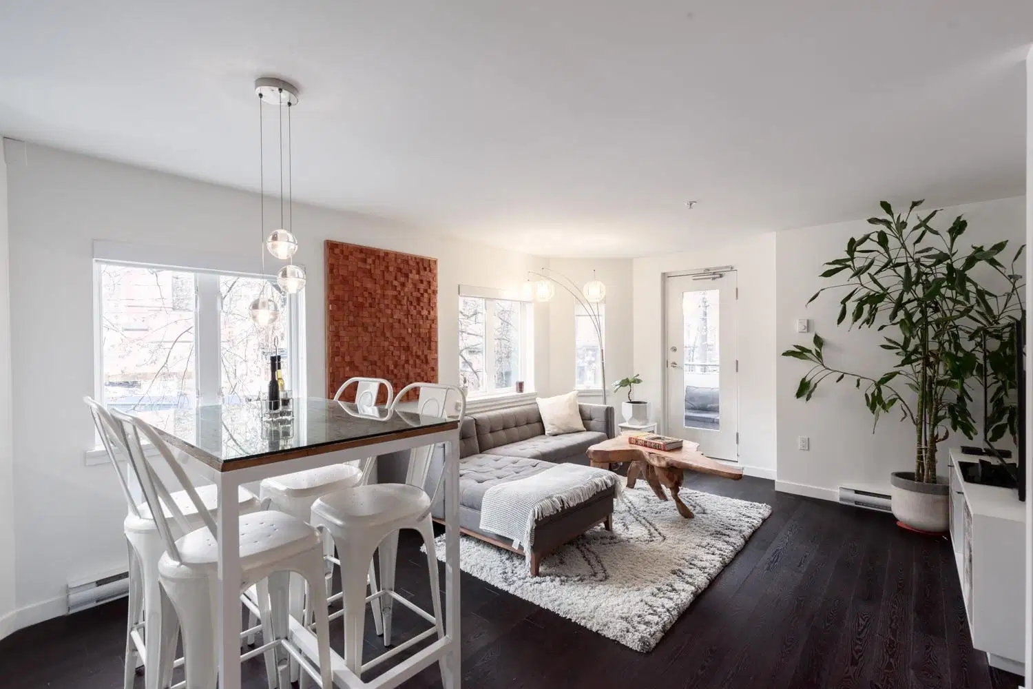#203 – 370 Carrall Street