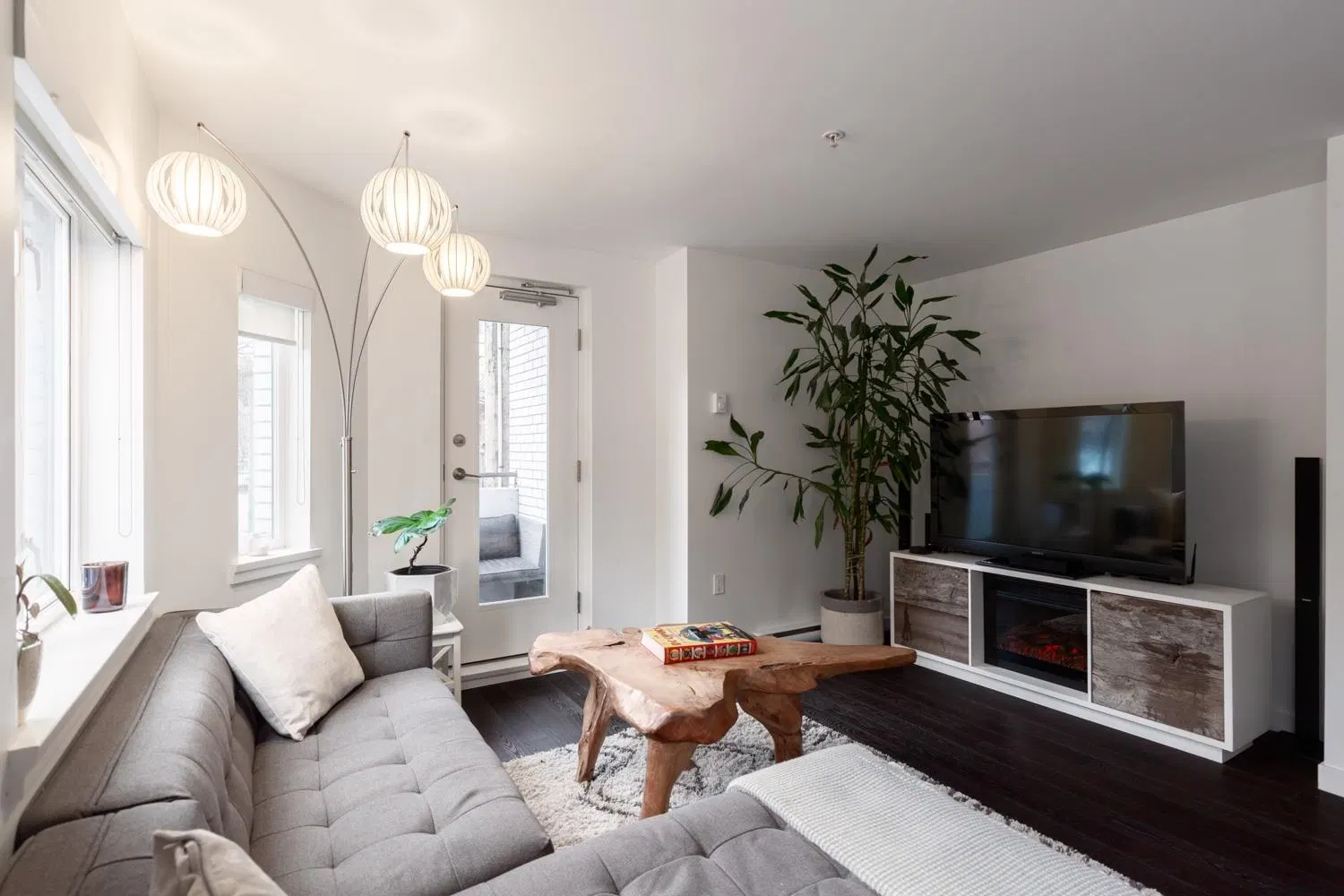 Photo 3 of 24 at #203 – 370 Carrall Street