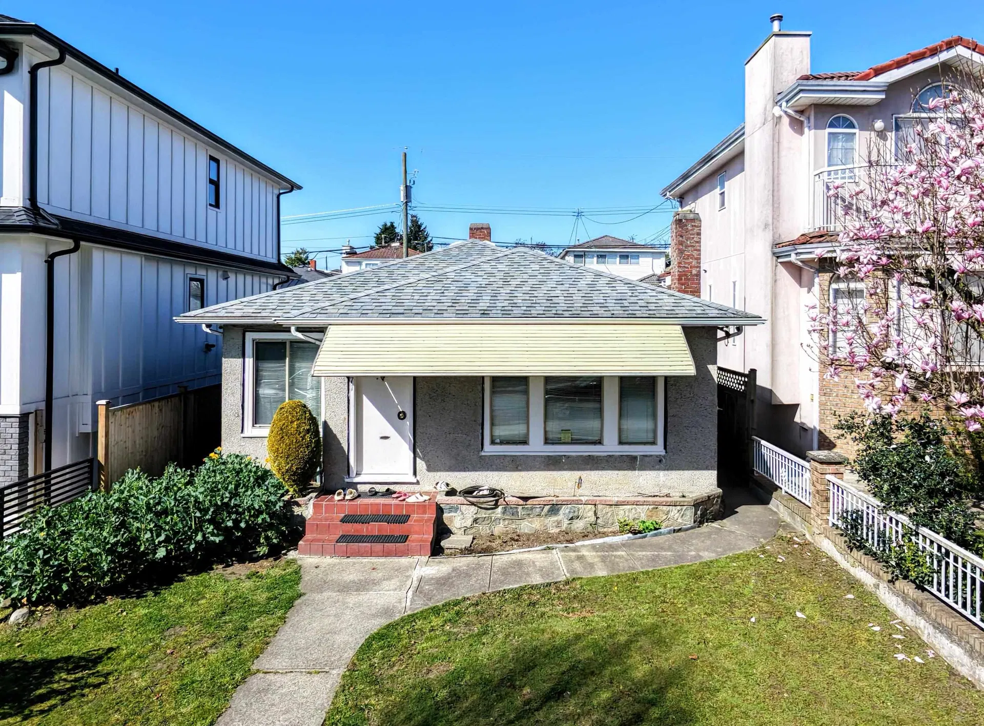 Photo 1 of 6 at 571 E 57th Avenue