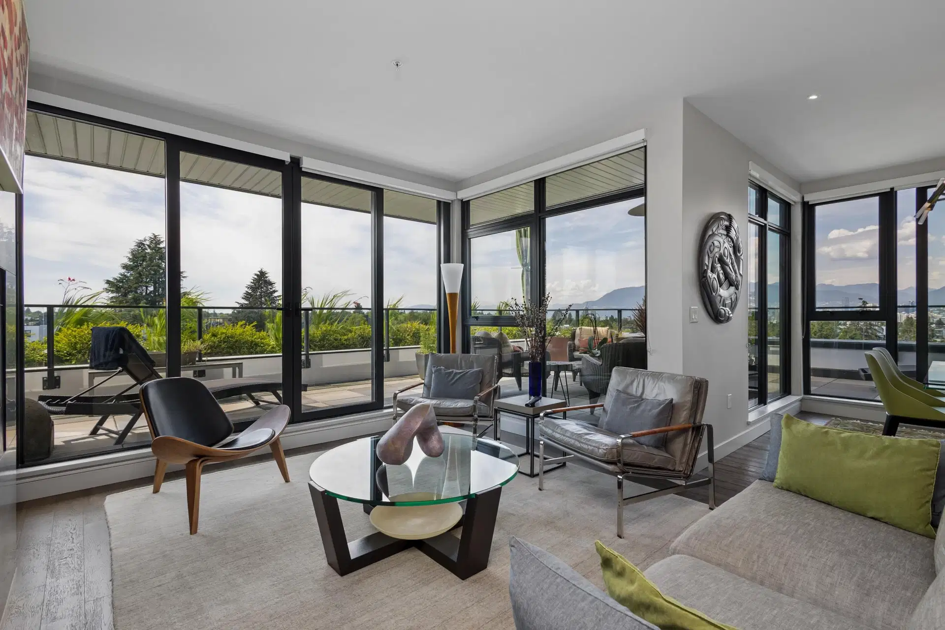 #601 – 4427 Cambie Street