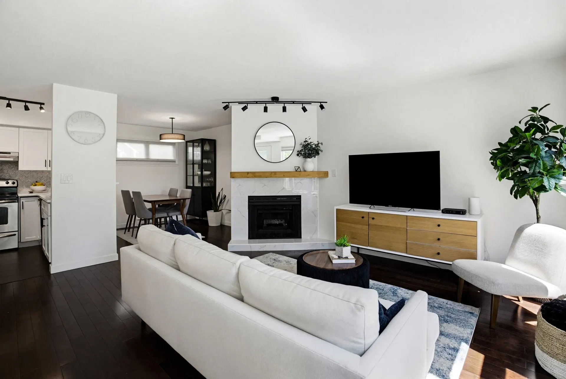 Photo 4 of 35 at #213 – 3787 Pender Street