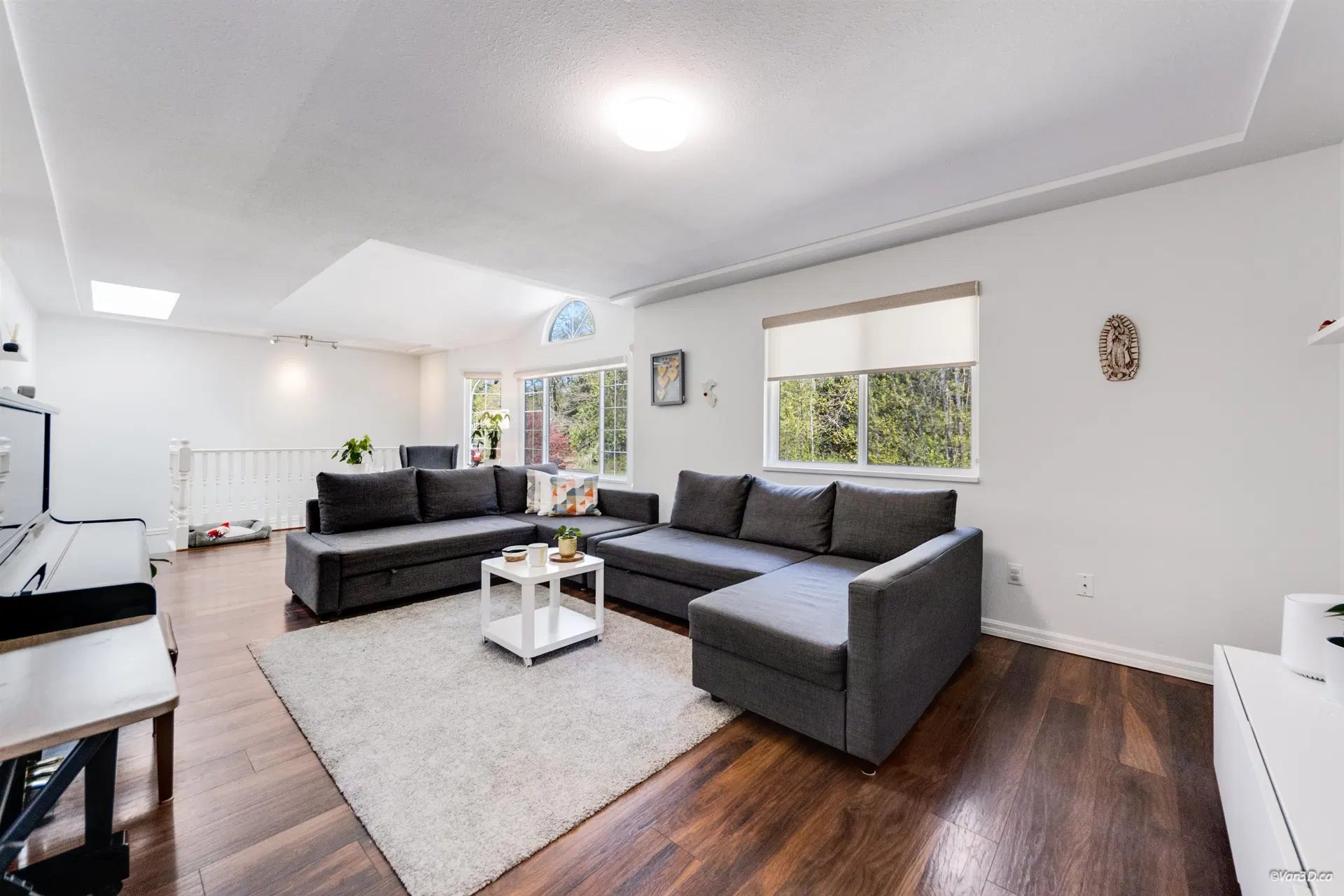 Photo 3 of 39 at 1236 Chelsea Avenue