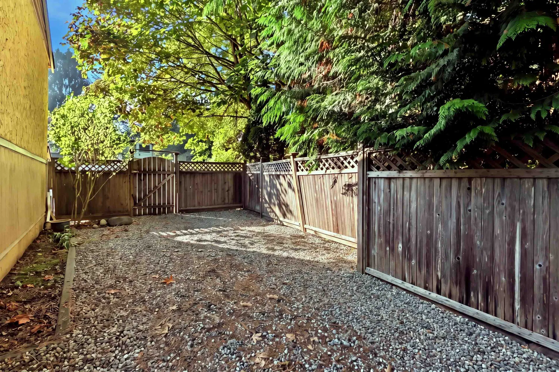 Photo 4 of 39 at 7596 143 Street