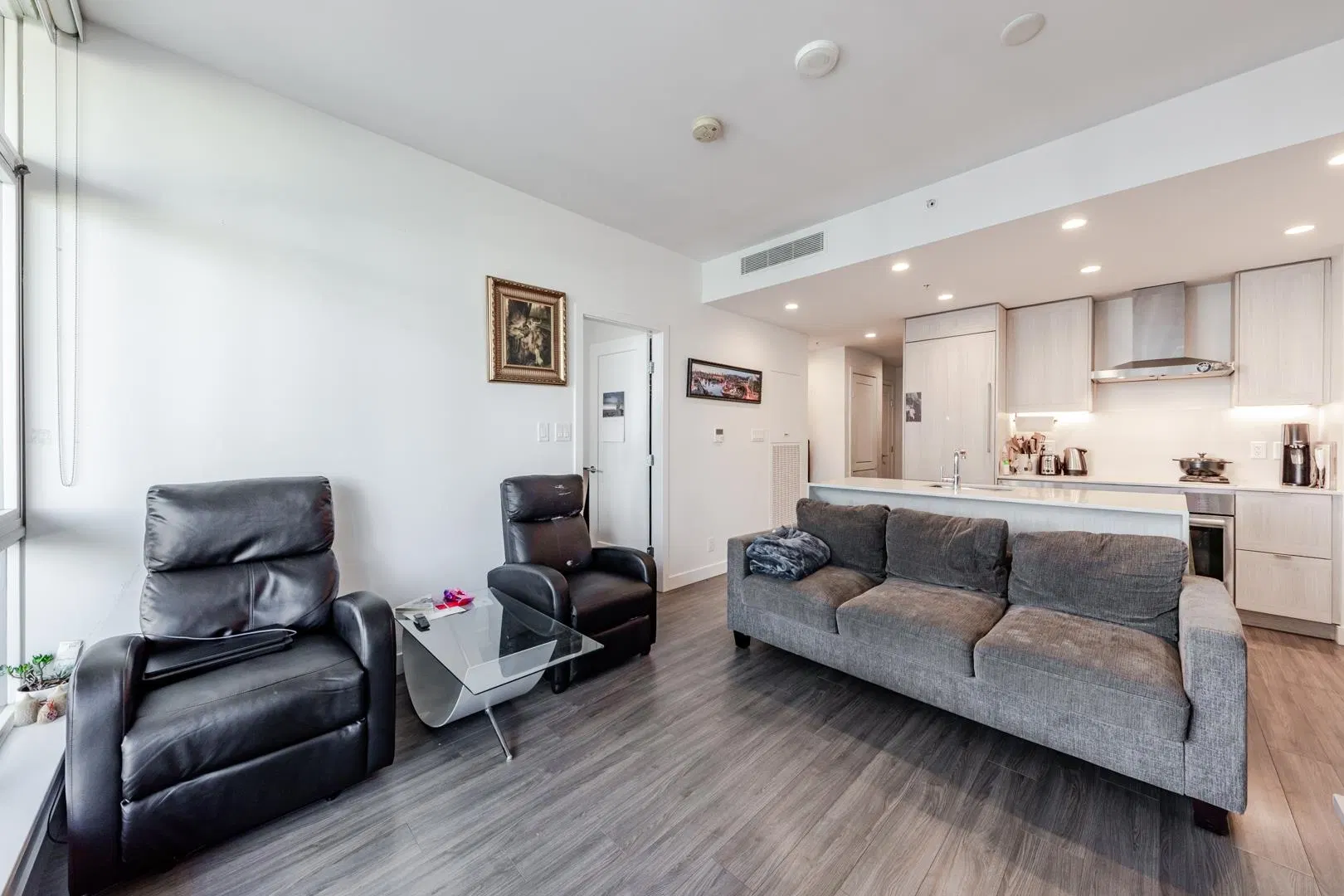 Photo 2 of 20 at #1805 – 2311 Beta Avenue