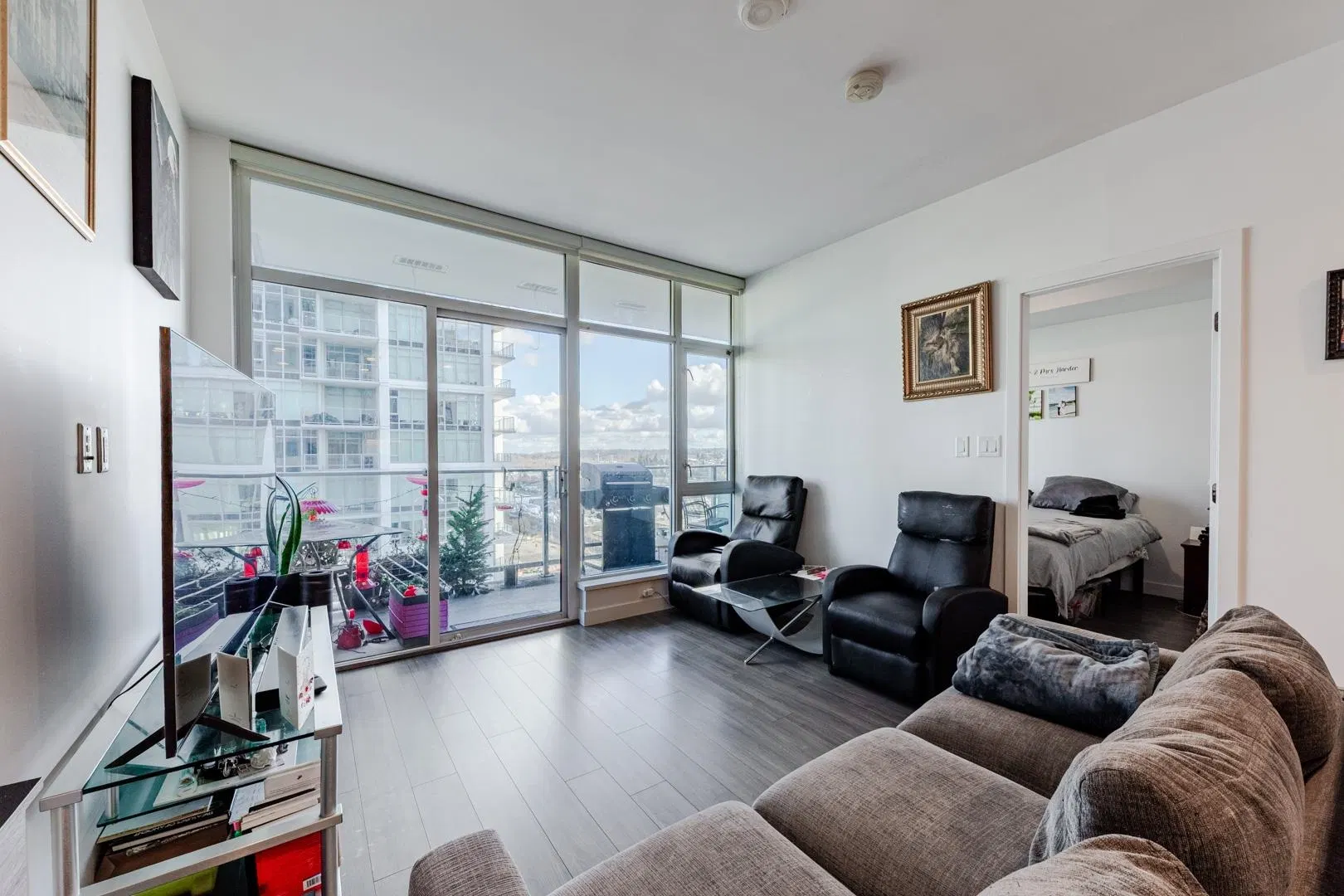 Photo 3 of 20 at #1805 – 2311 Beta Avenue
