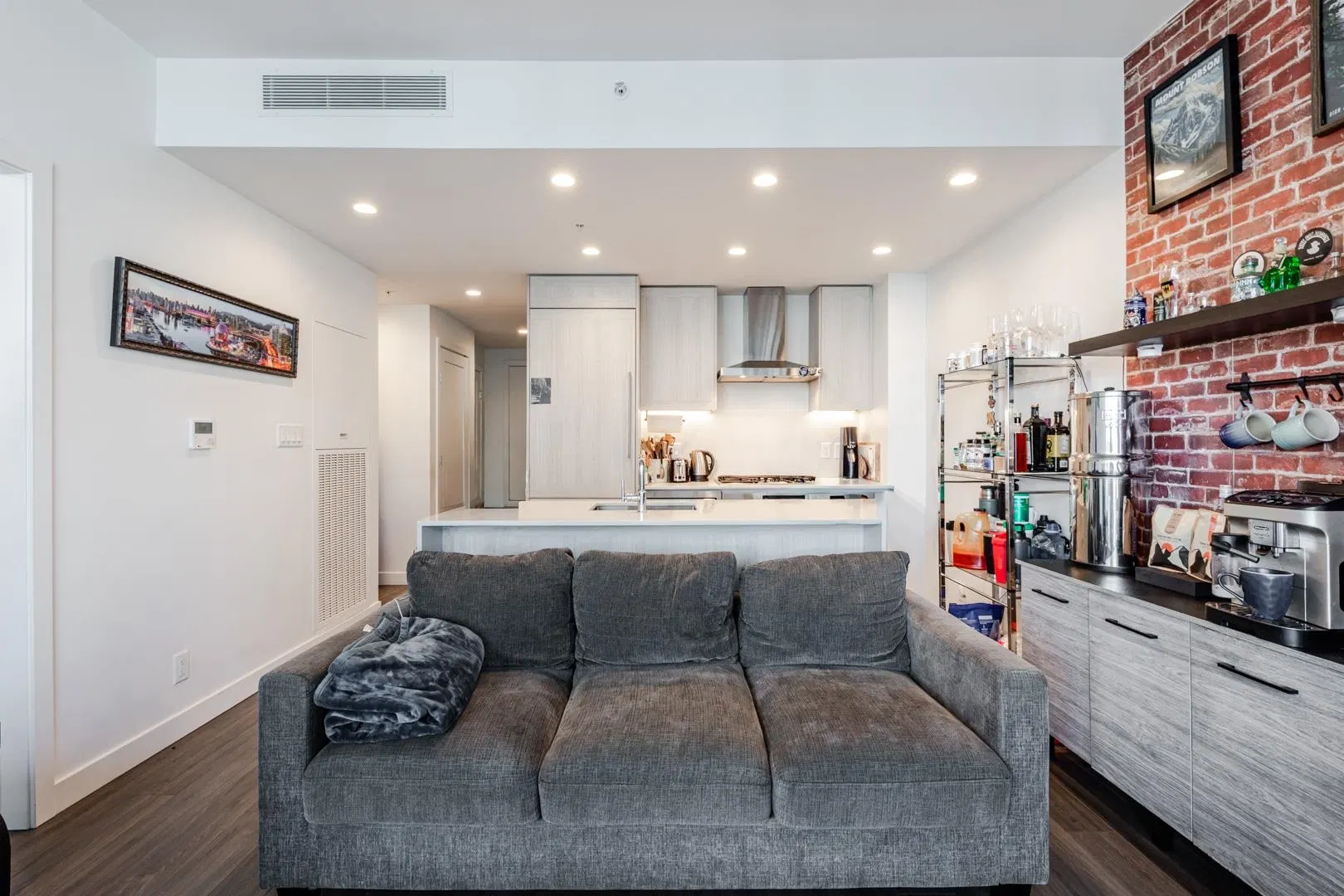 Photo 4 of 20 at #1805 – 2311 Beta Avenue